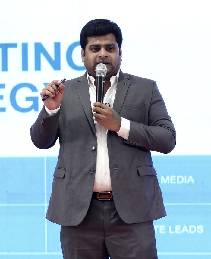 Aravindraj, Learnersfy mentor, speaking on stage